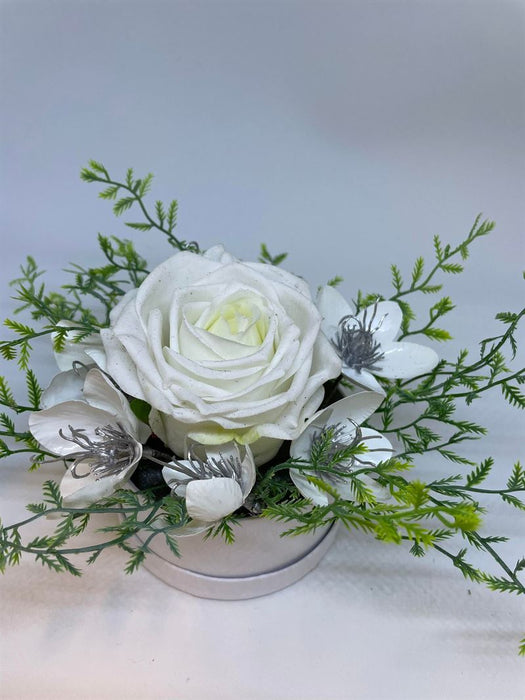 Hvid æske m. hvid rose